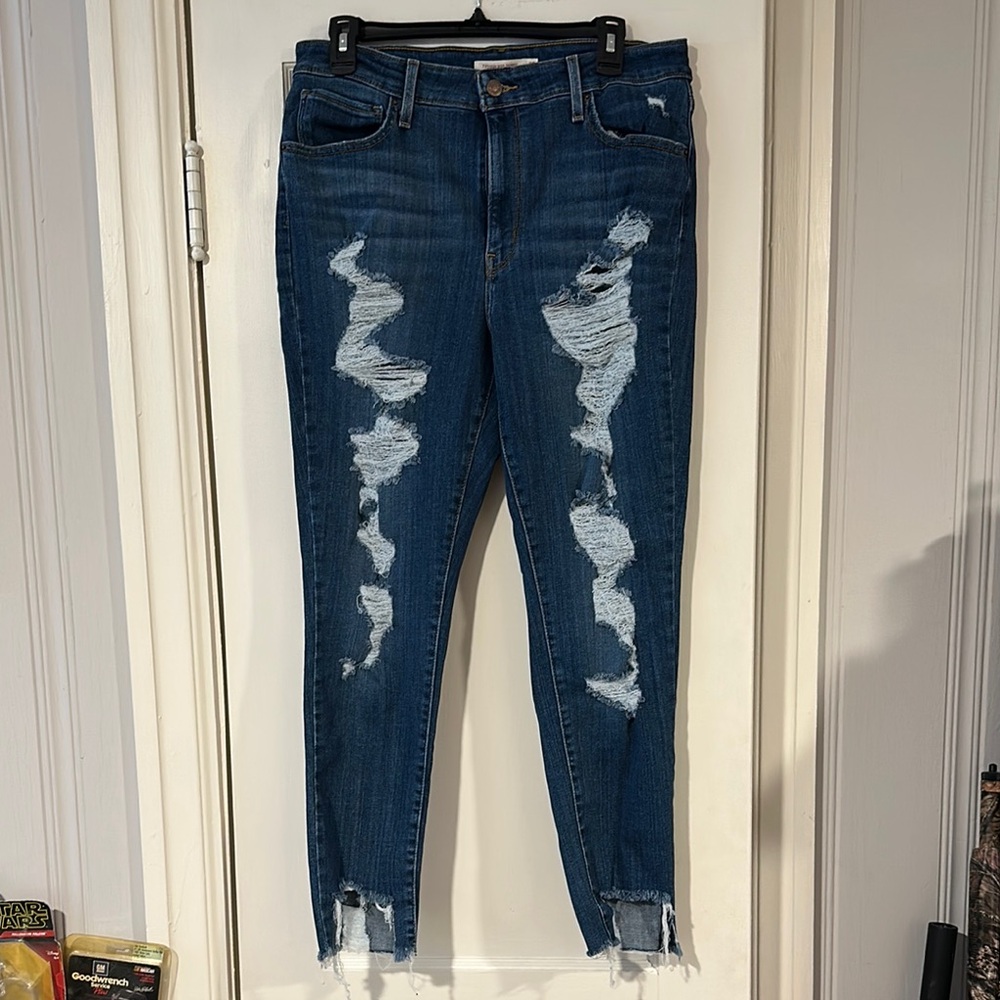 Levi's Distressed Dark Blue Skinny Jeans